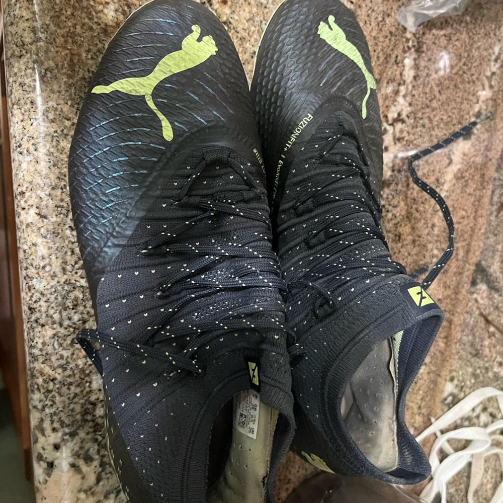 Puma women’s soccer cleats size 8.5